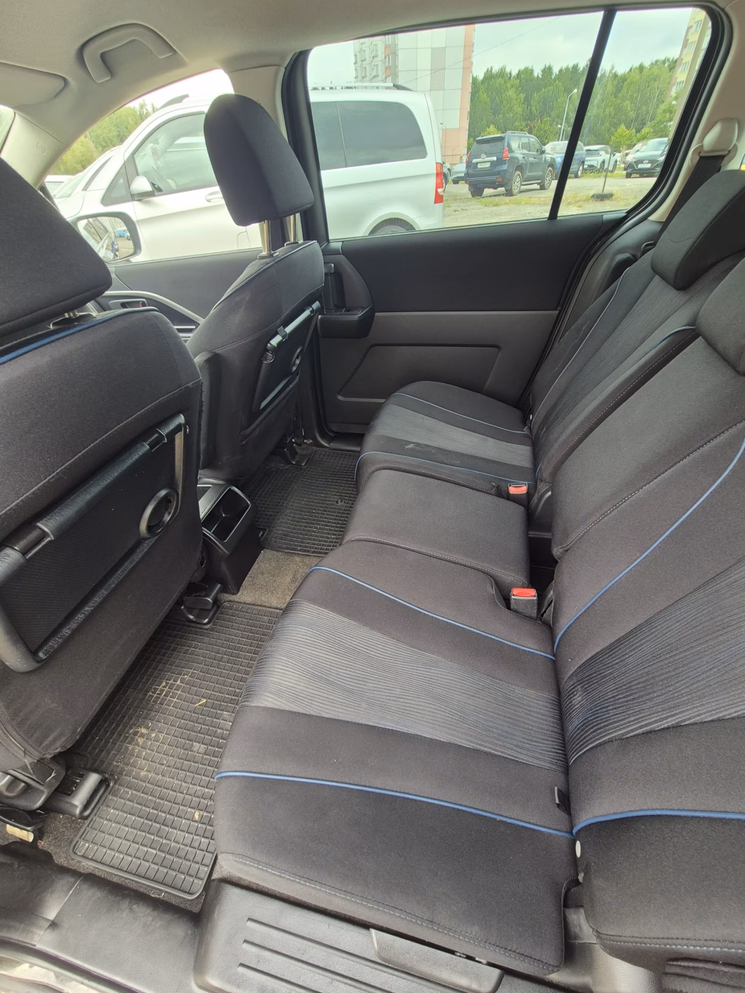 Mazda 5 фото 10