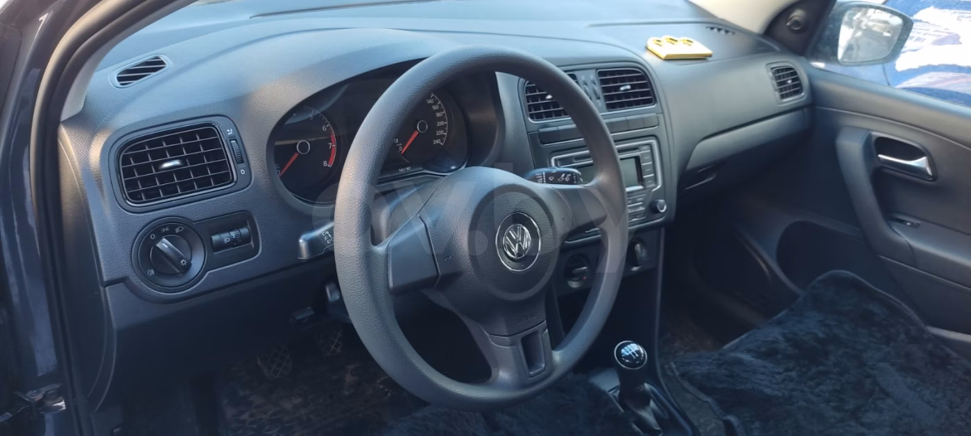Volkswagen Polo Sedan фото 8
