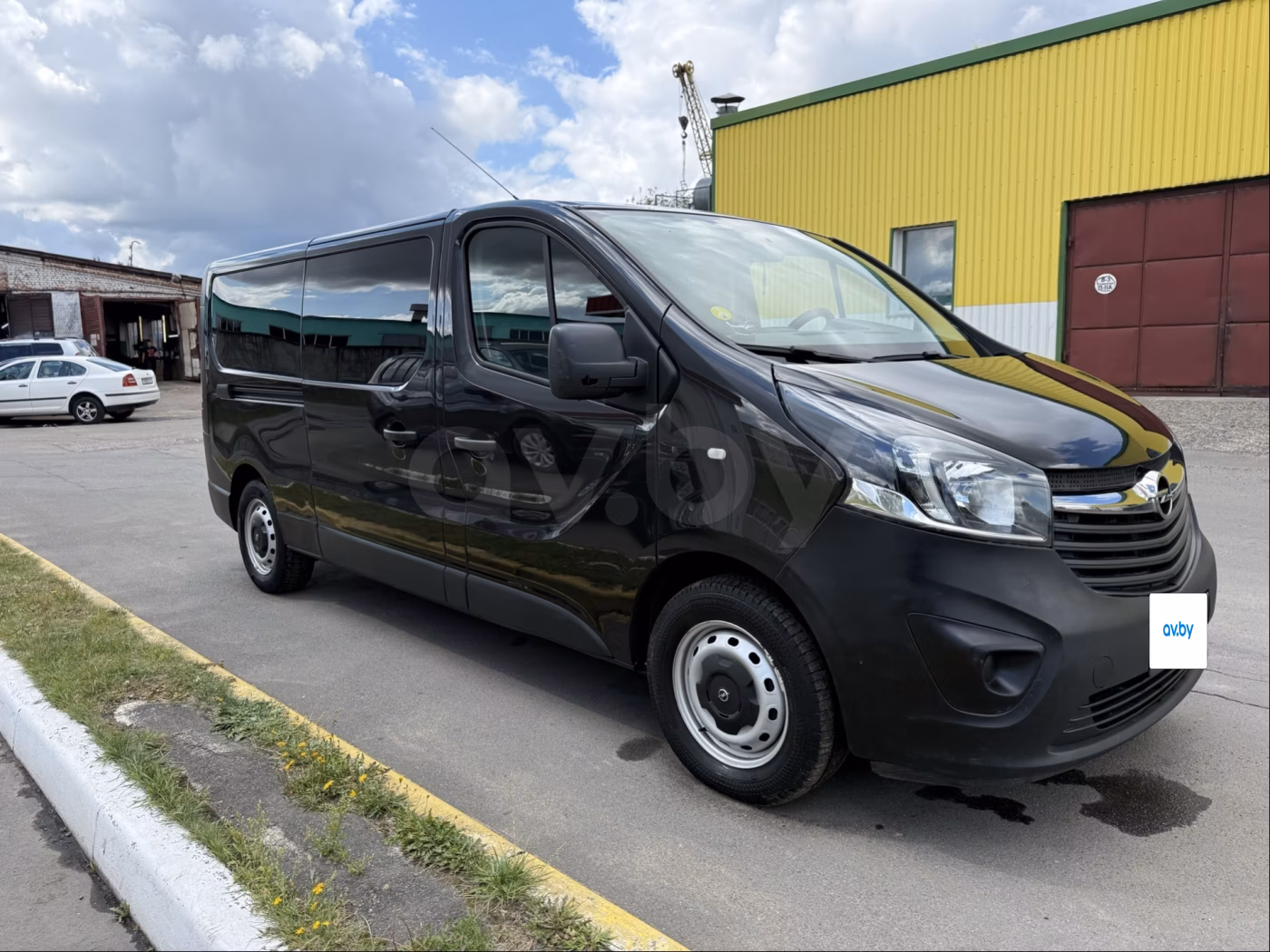 Opel Vivaro фото 6