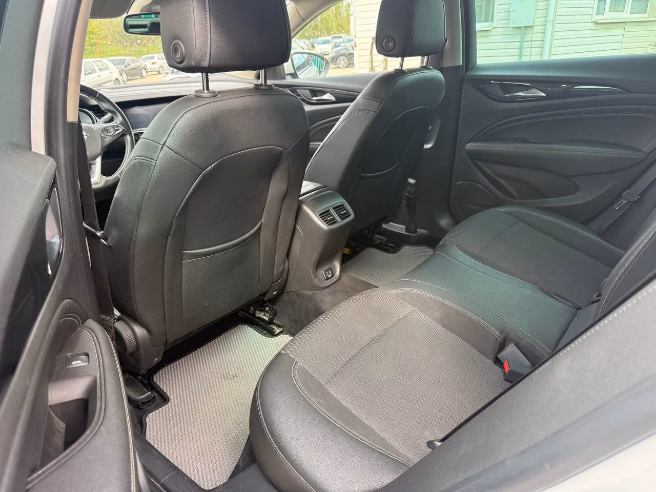 Opel Insignia фото 9