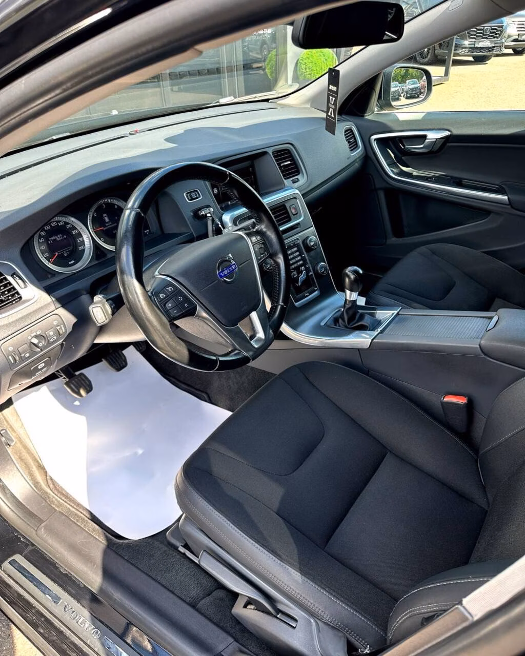 Volvo V60 фото 9