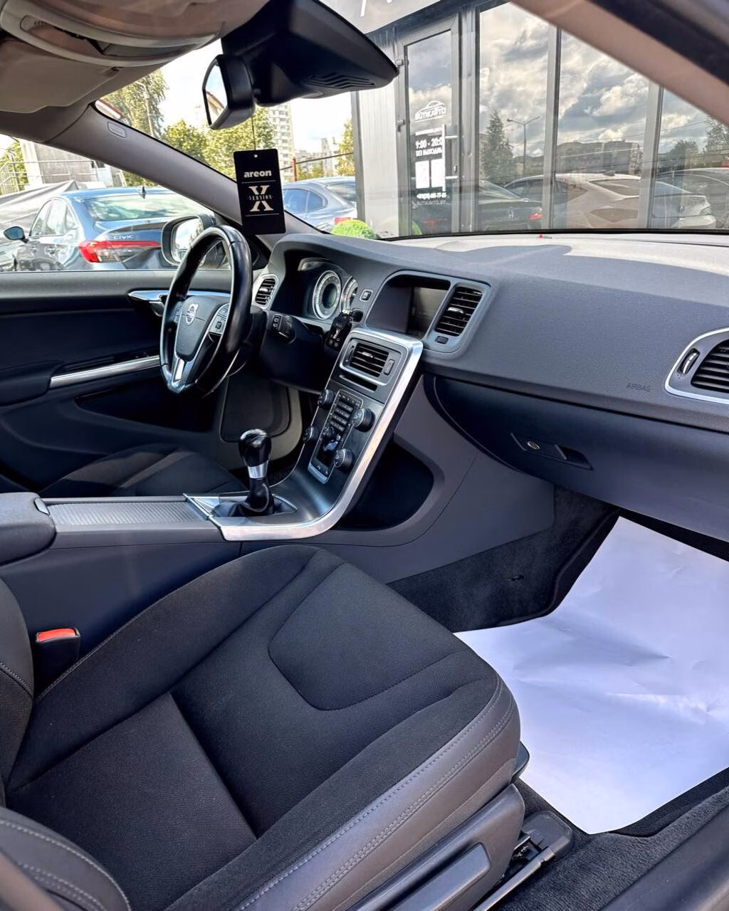 Volvo V60 фото 11