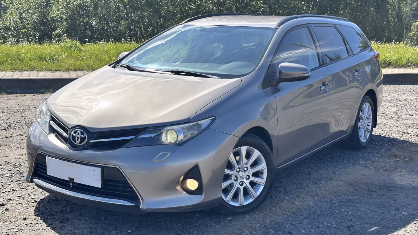 Toyota Auris фото 4