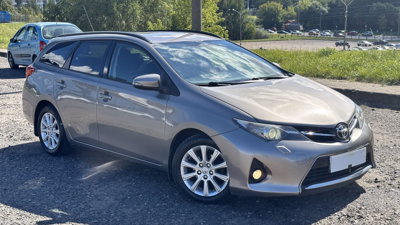 Toyota Auris фото 3