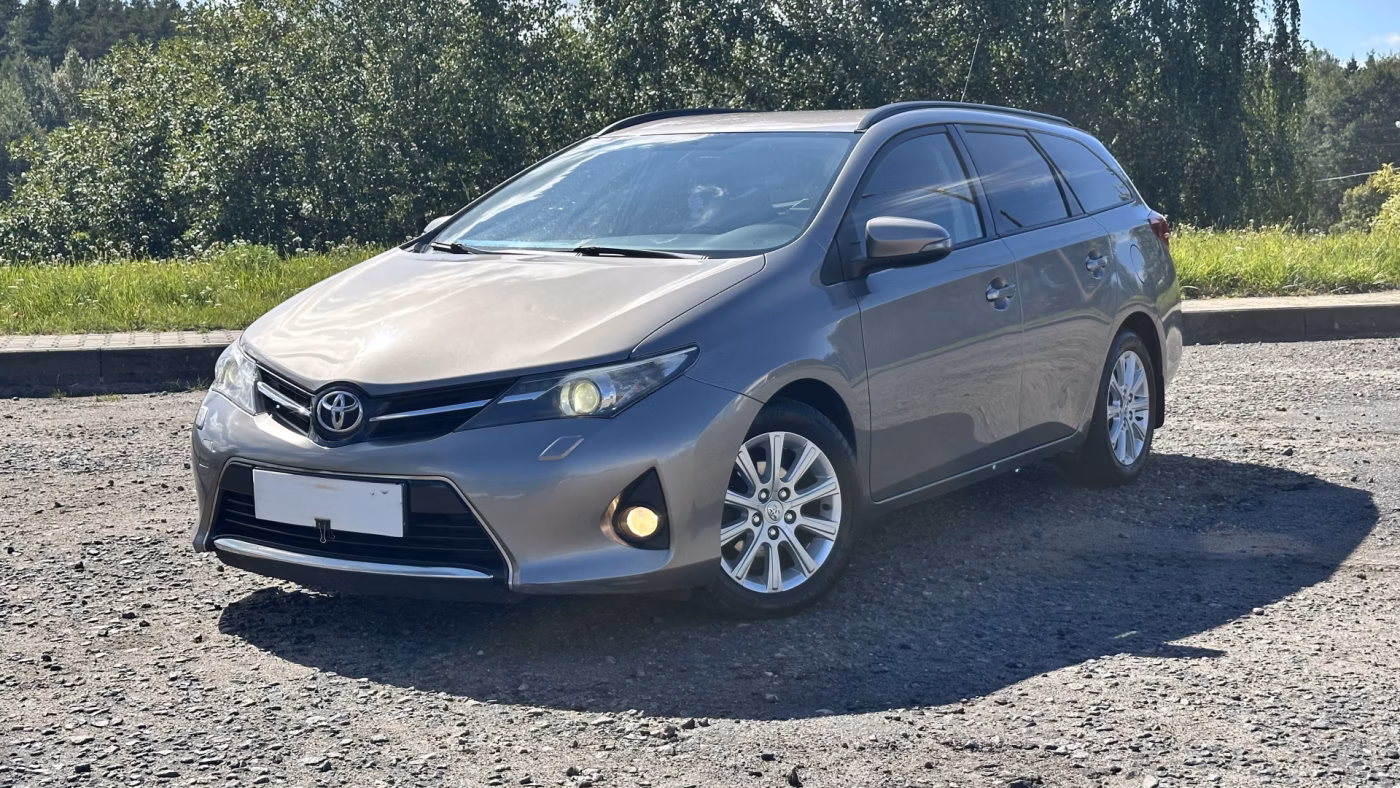 Toyota Auris фото 9