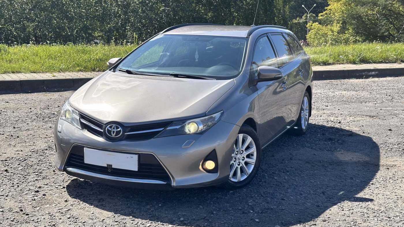 Toyota Auris фото 6