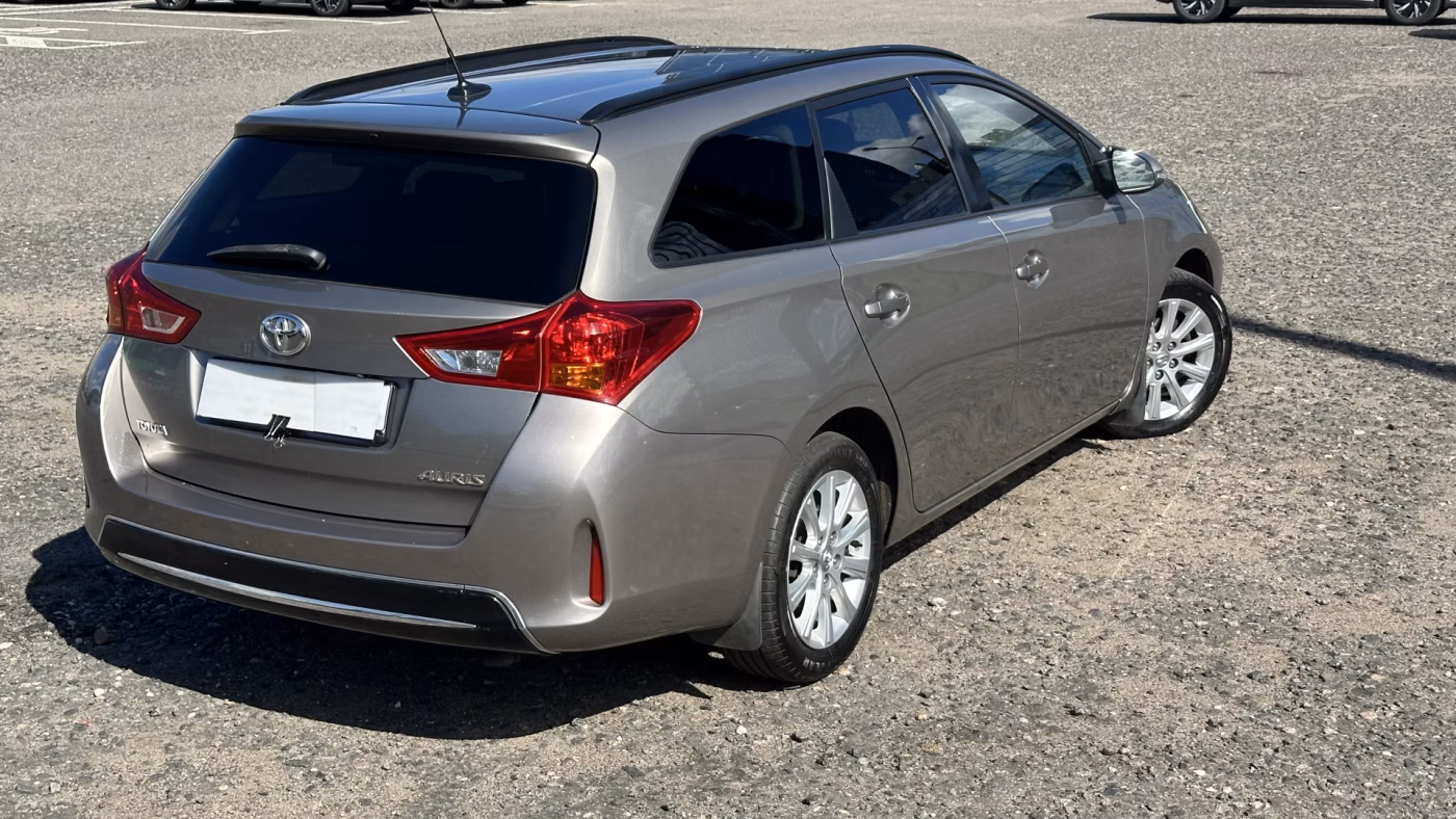 Toyota Auris фото 18