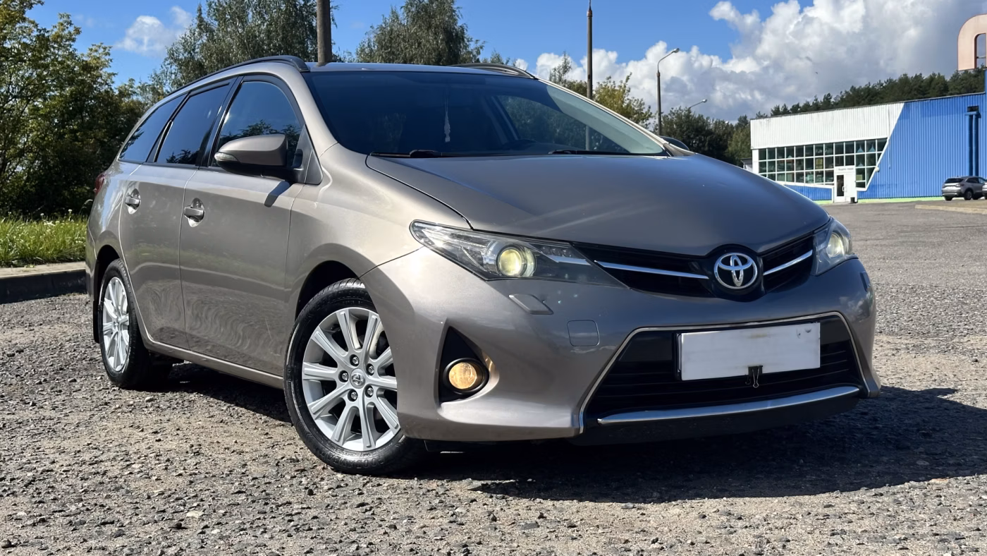Toyota Auris фото 10