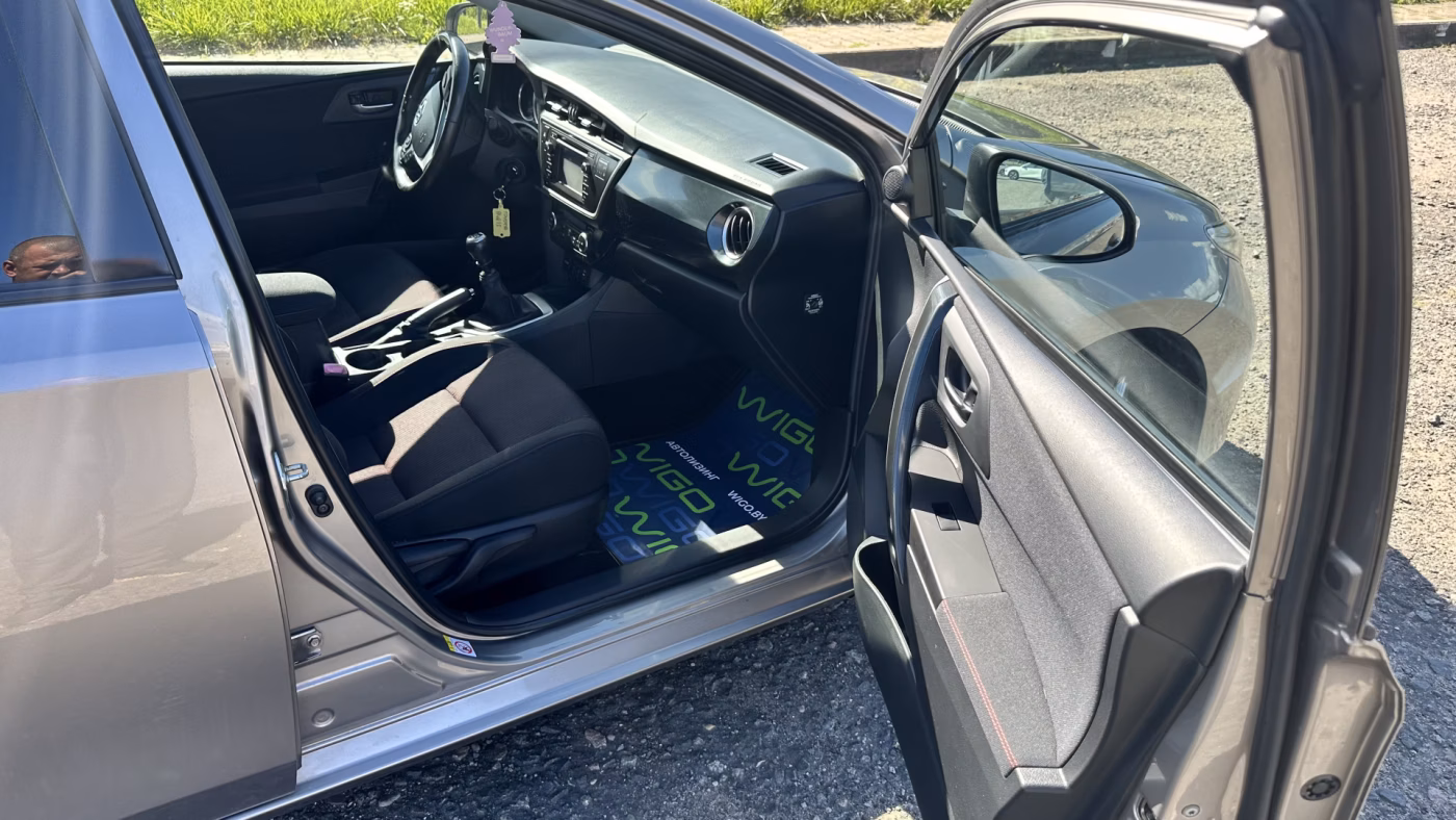 Toyota Auris фото 22