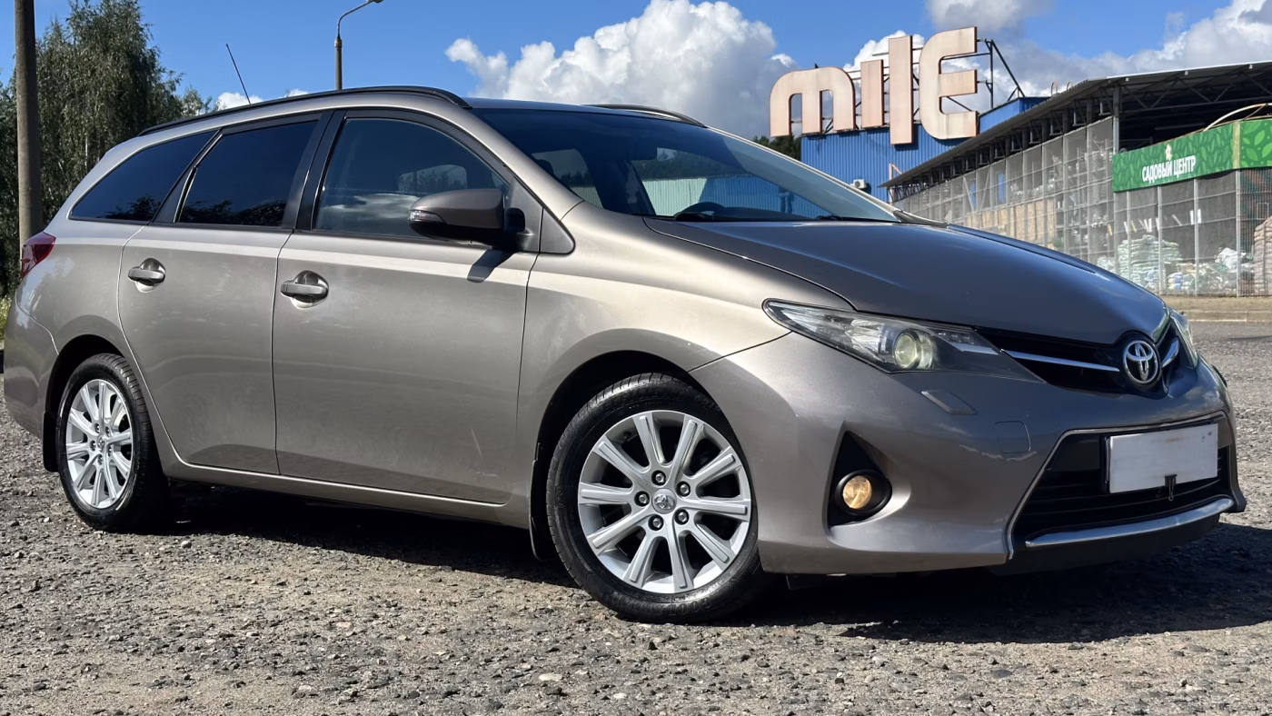 Toyota Auris фото 5