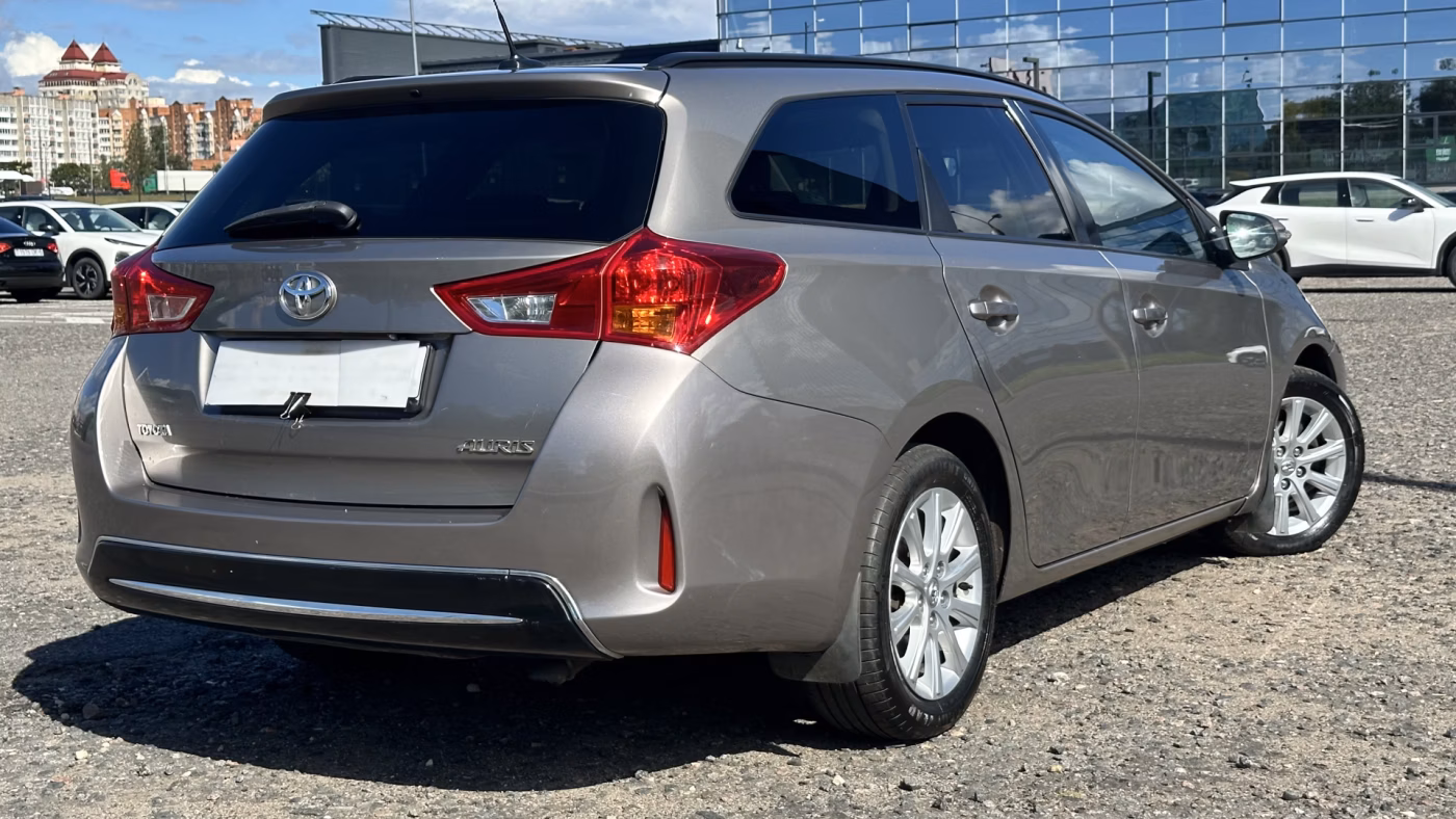 Toyota Auris фото 20
