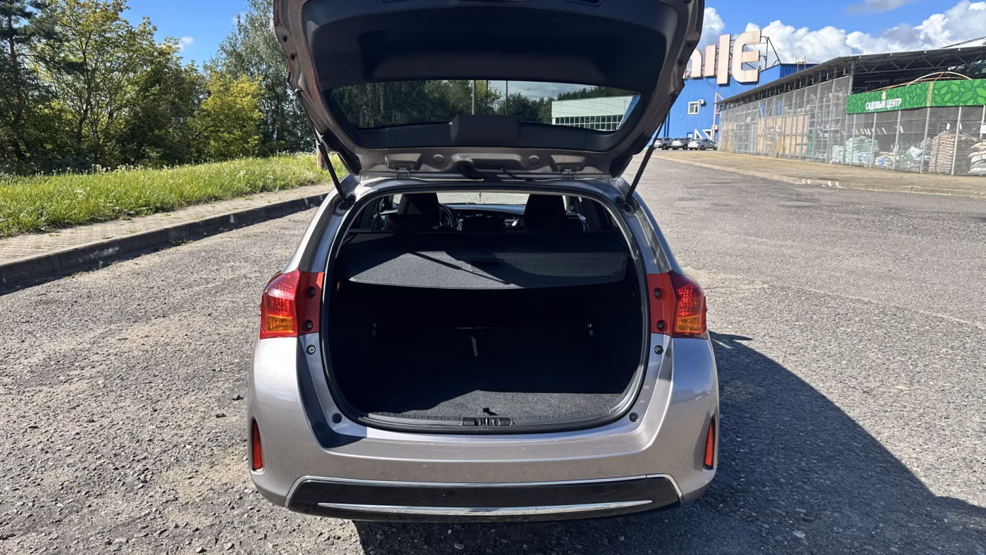 Toyota Auris фото 25