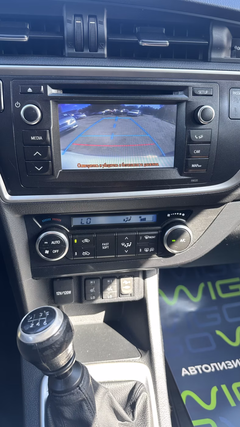 Toyota Auris фото 26