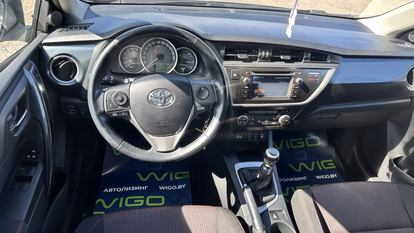 Toyota Auris фото 27