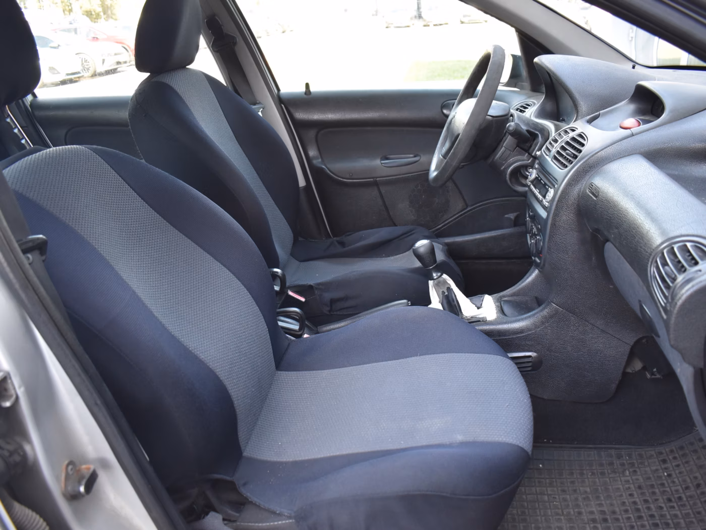 Peugeot 206 фото 10