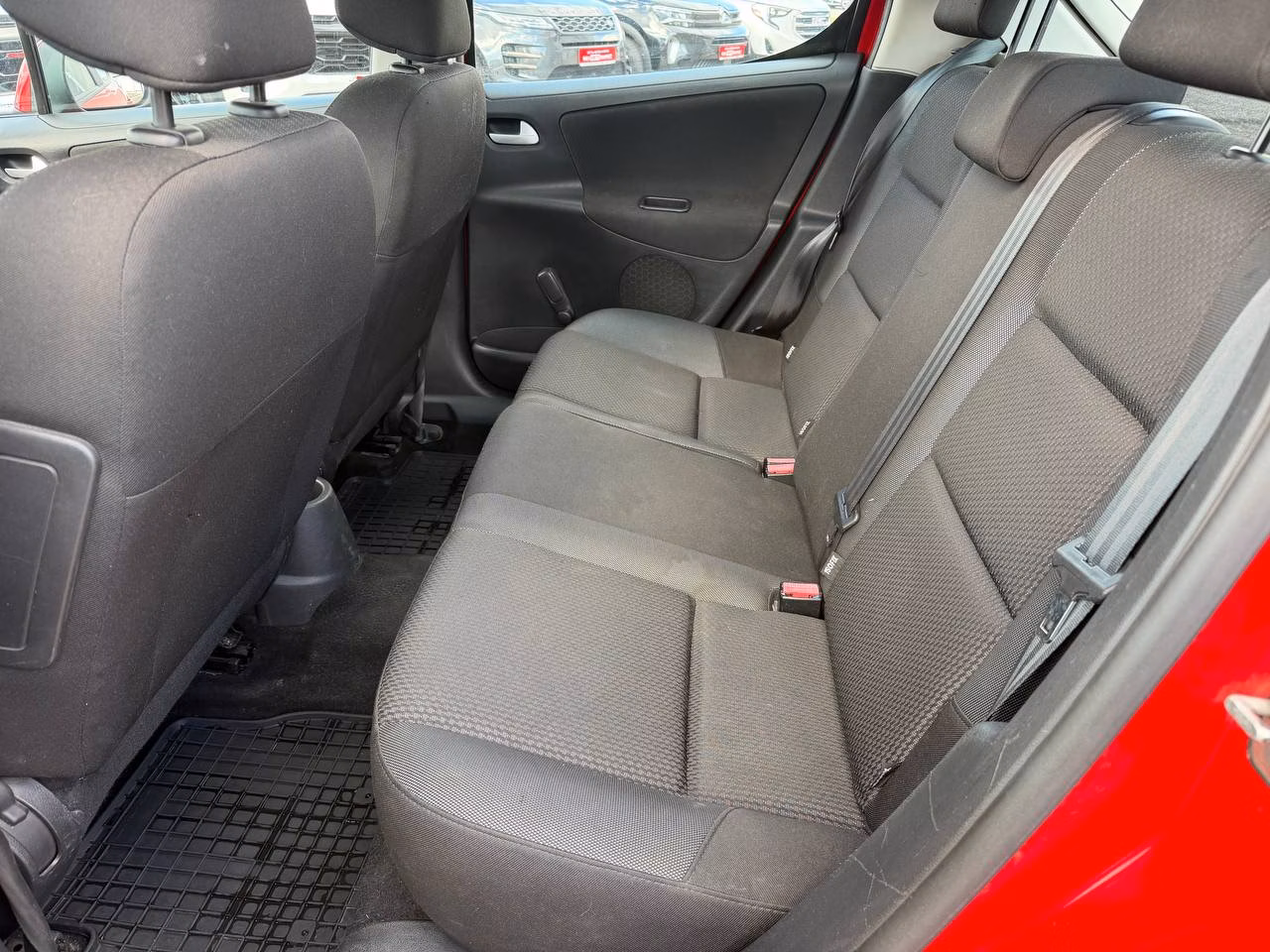 Peugeot 207 фото 16