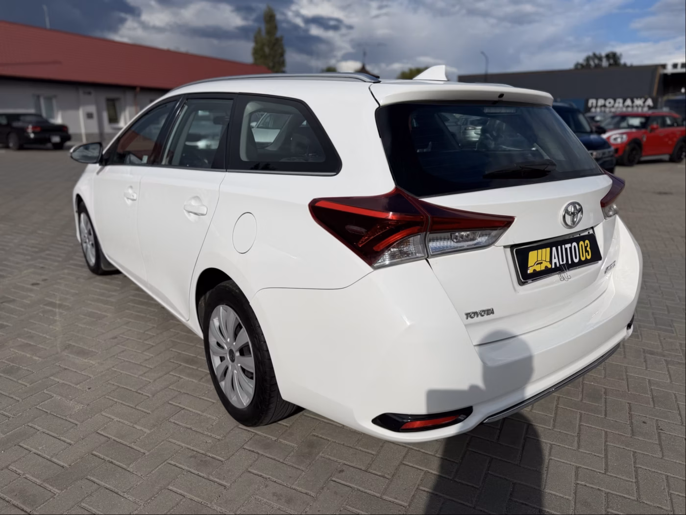 Toyota Auris фото 2