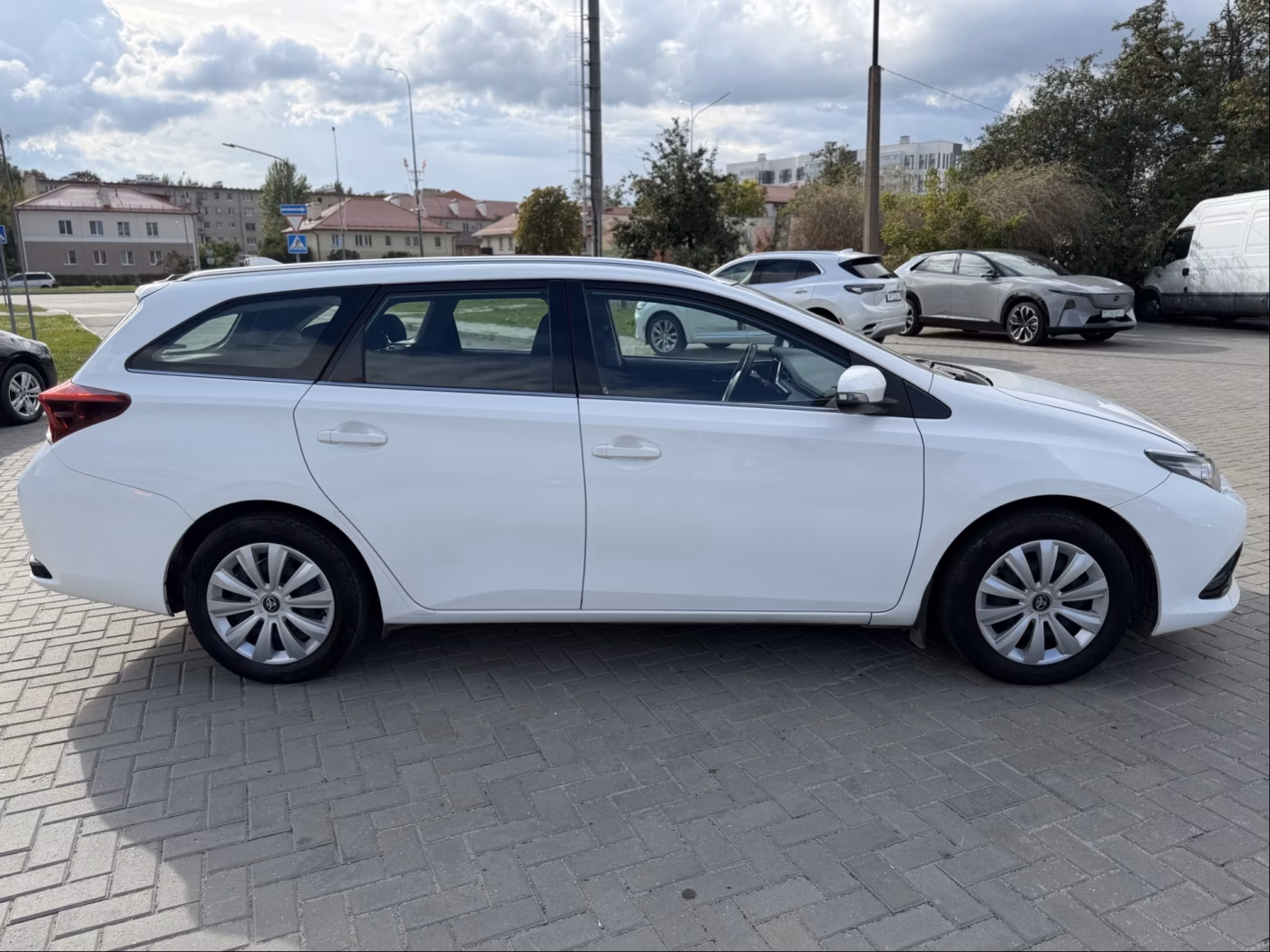 Toyota Auris фото 3