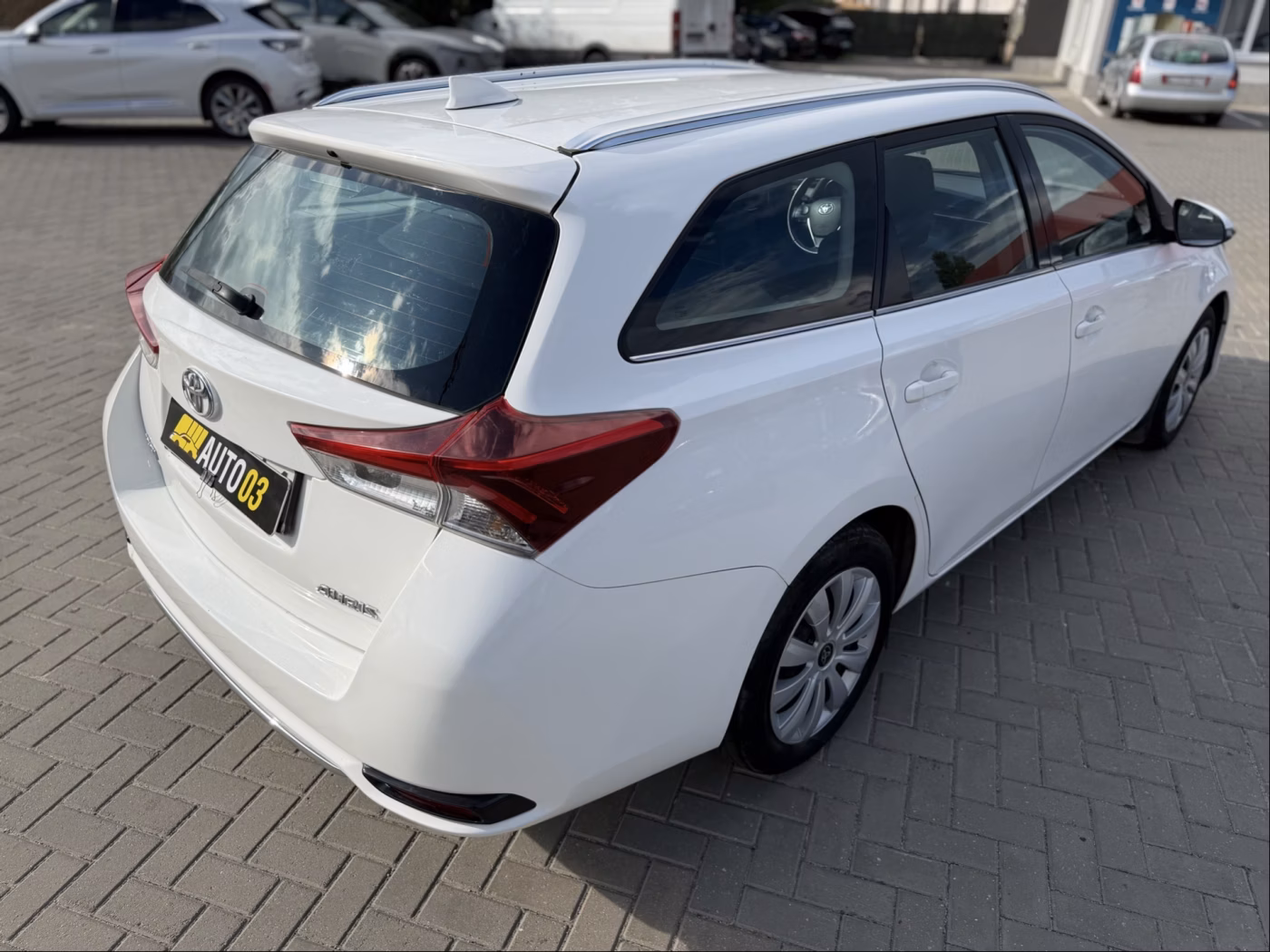 Toyota Auris фото 5