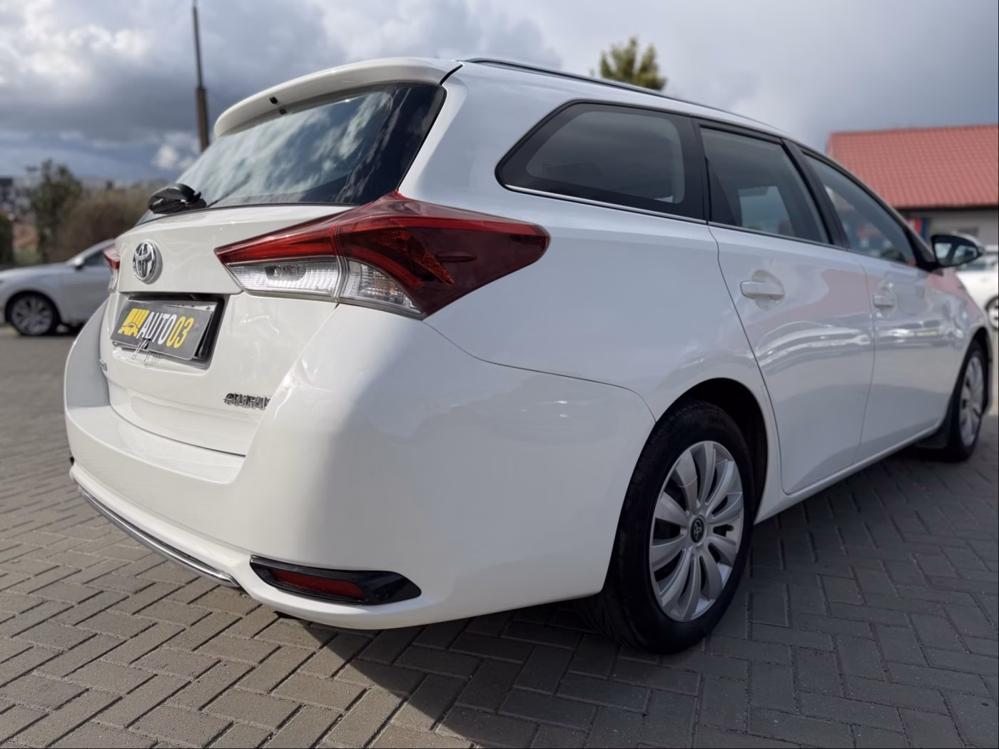 Toyota Auris фото 9