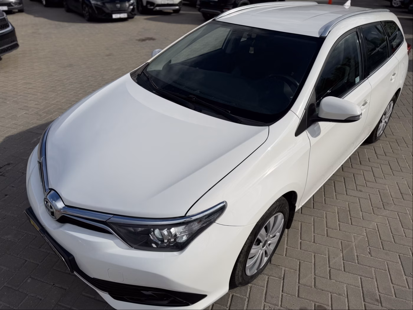 Toyota Auris фото 12