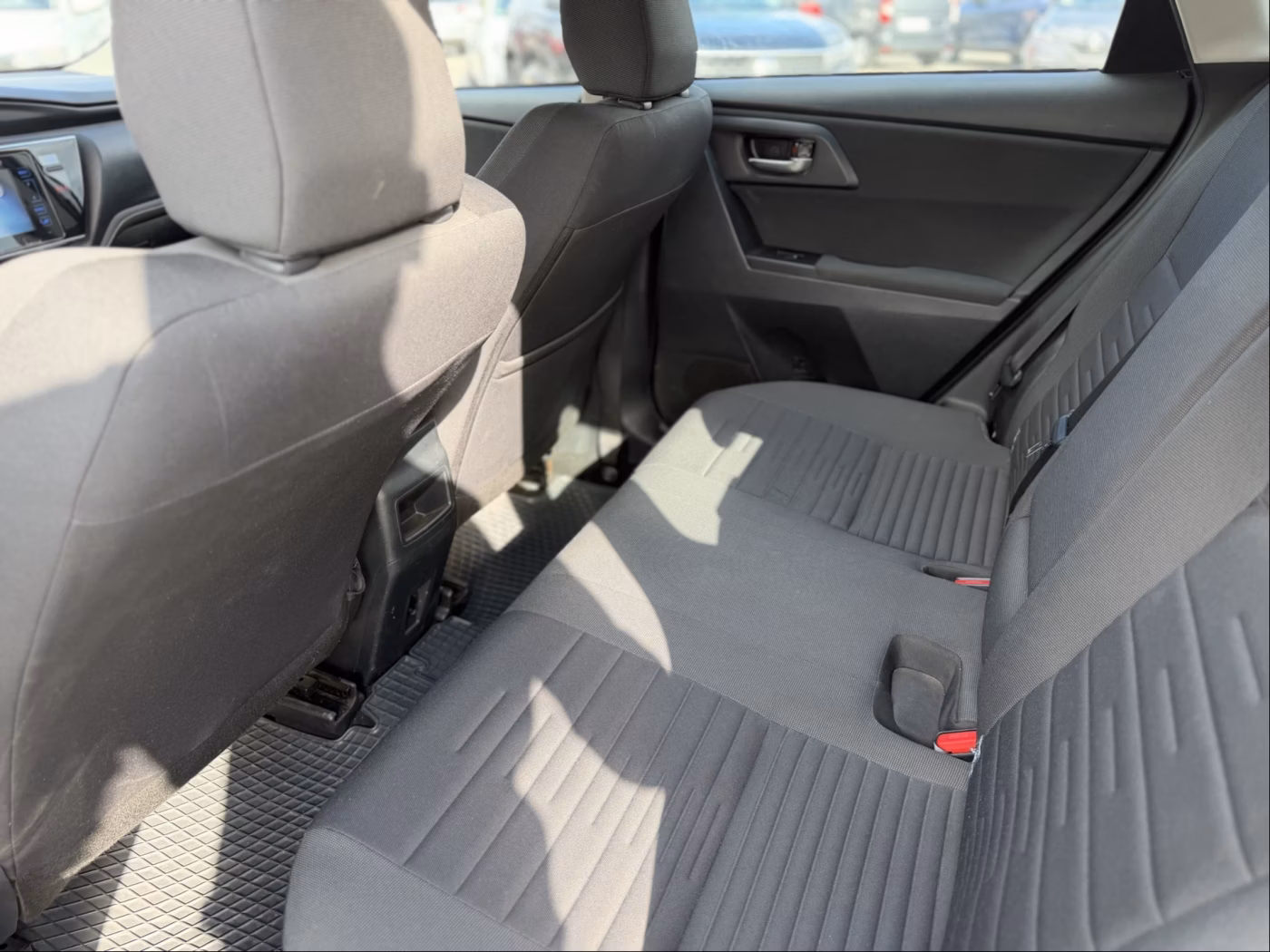 Toyota Auris фото 15