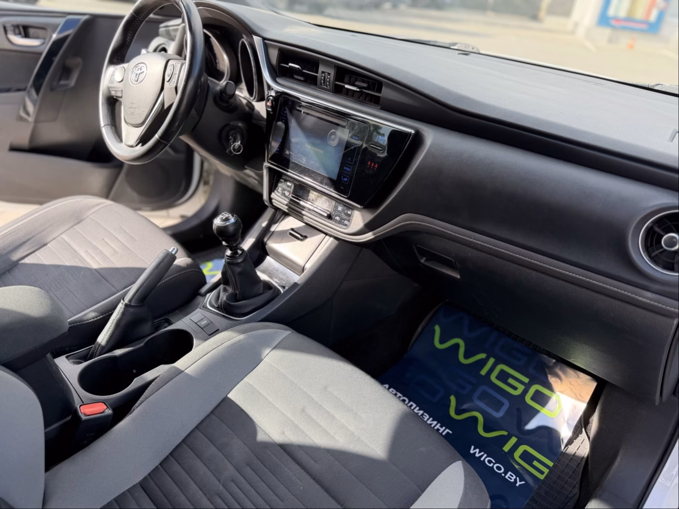 Toyota Auris фото 16