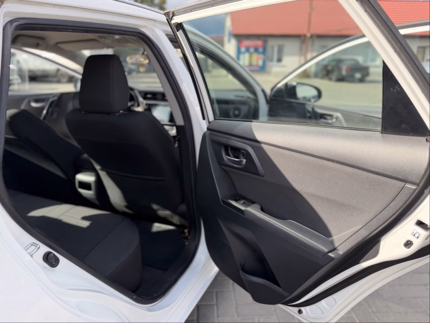 Toyota Auris фото 13