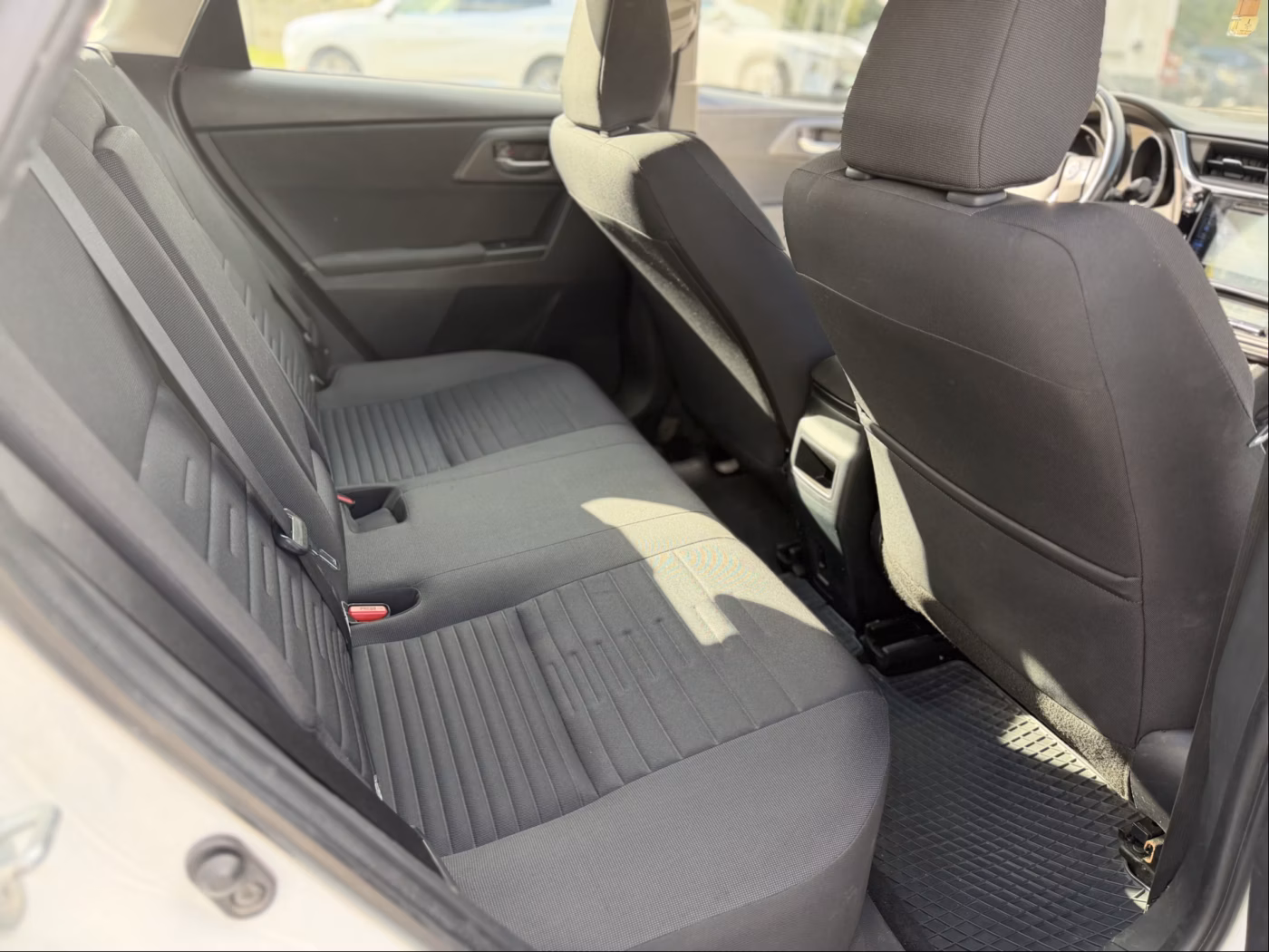 Toyota Auris фото 18