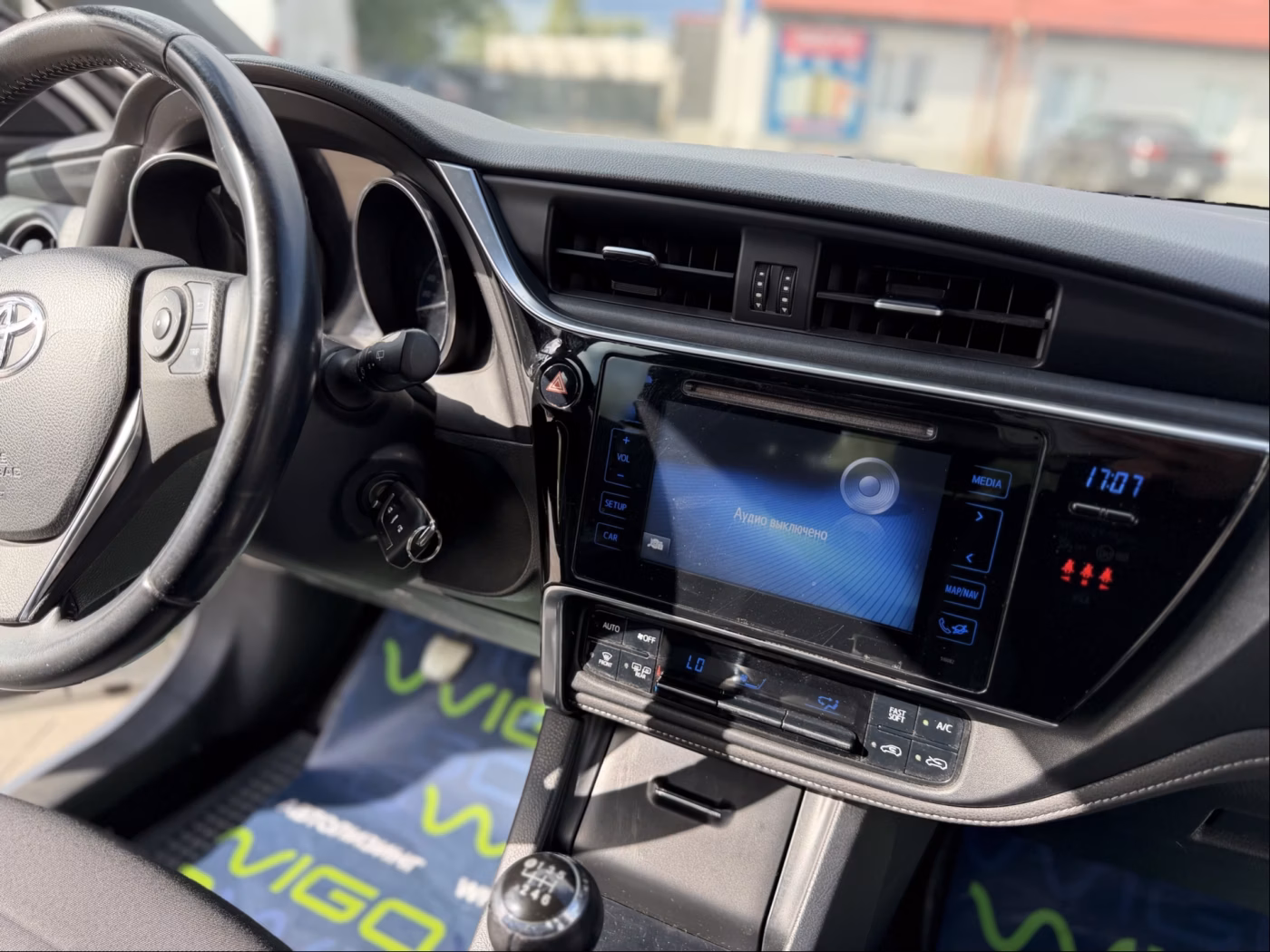 Toyota Auris фото 21