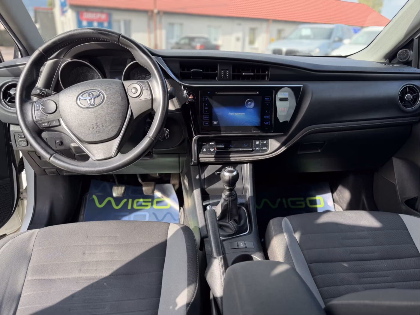 Toyota Auris фото 24
