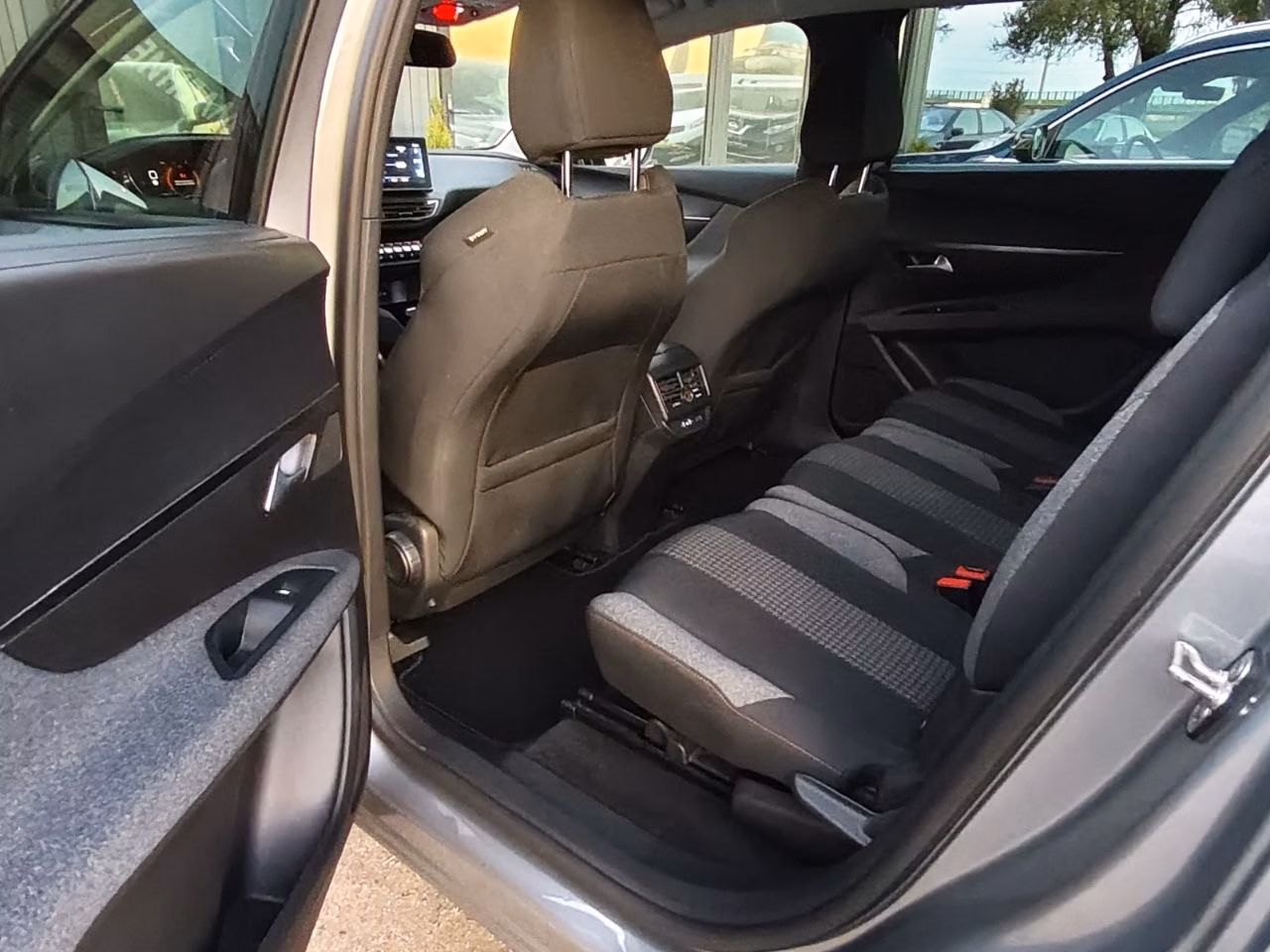 Peugeot 5008 фото 10