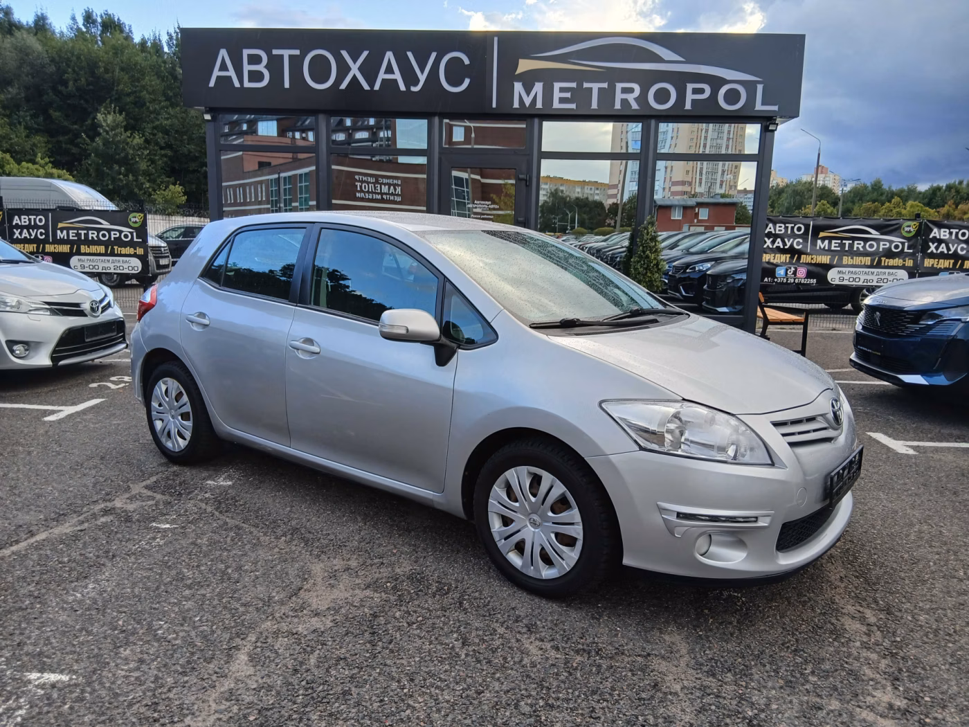 Toyota Auris фото 2
