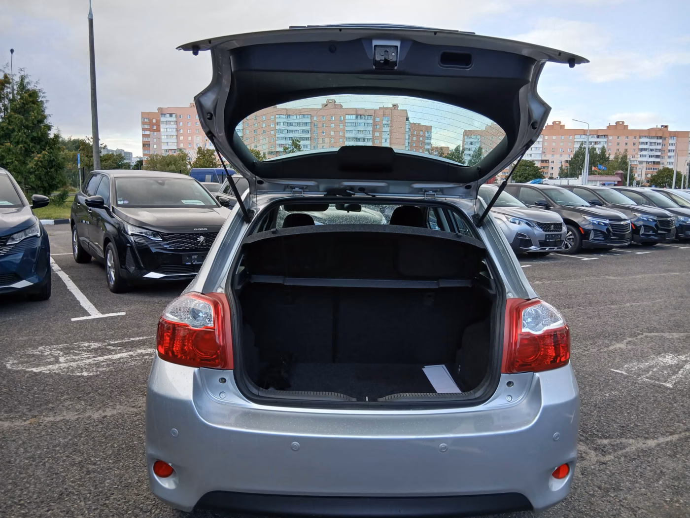 Toyota Auris фото 12