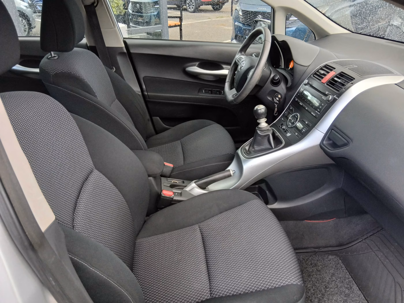 Toyota Auris фото 20