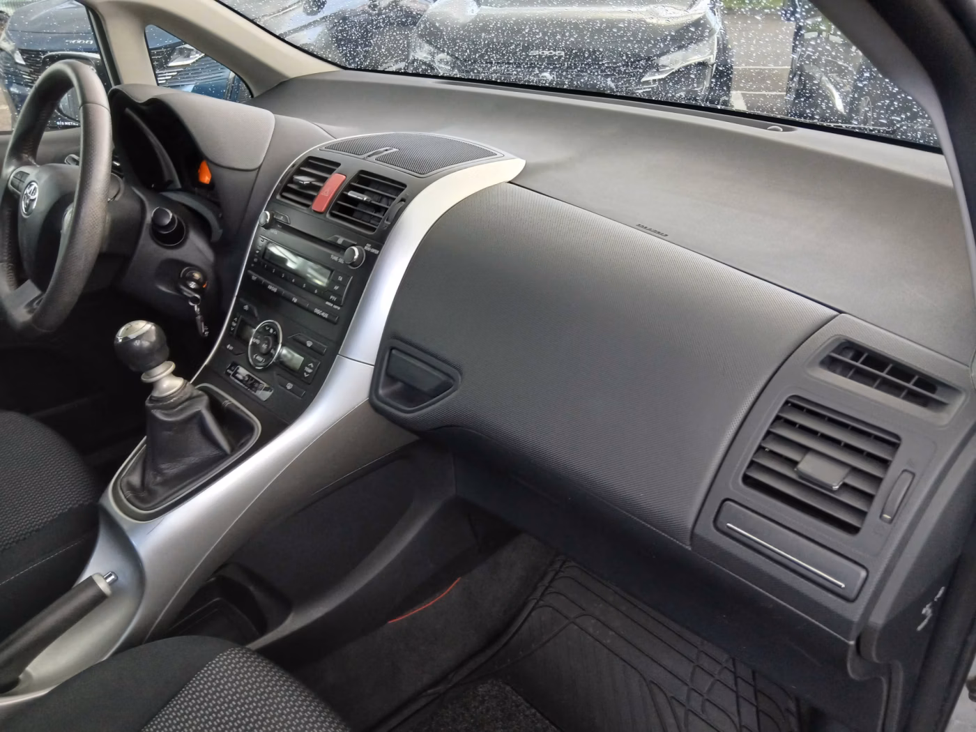 Toyota Auris фото 27