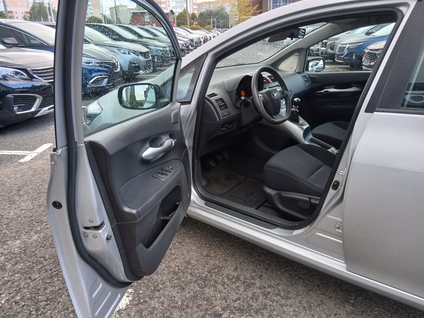 Toyota Auris фото 15