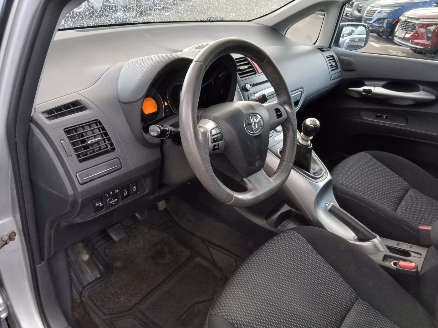 Toyota Auris фото 28