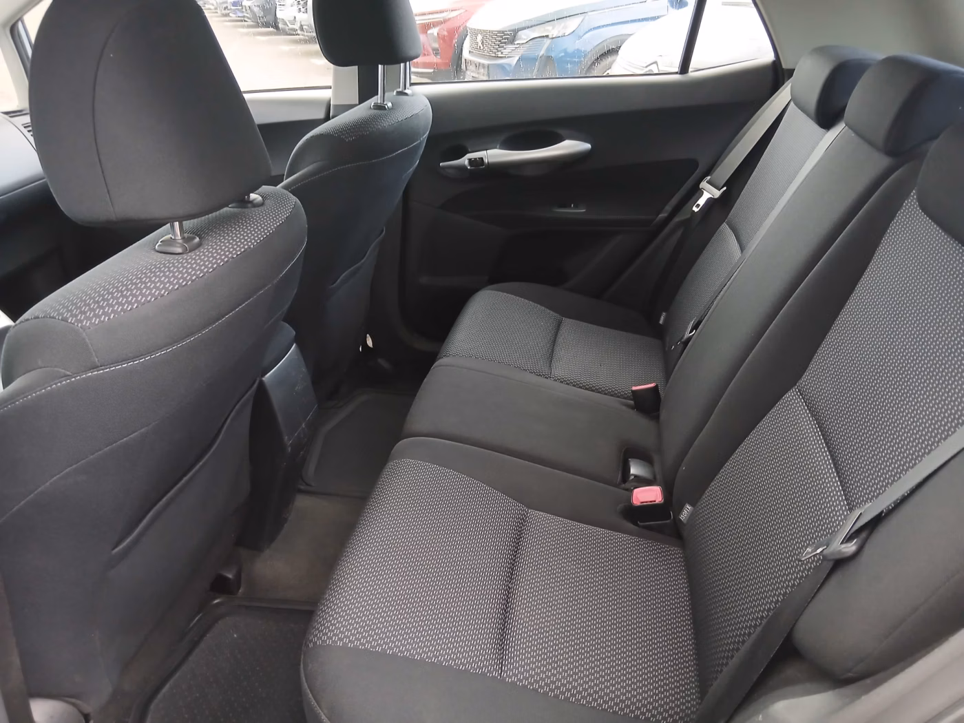 Toyota Auris фото 18