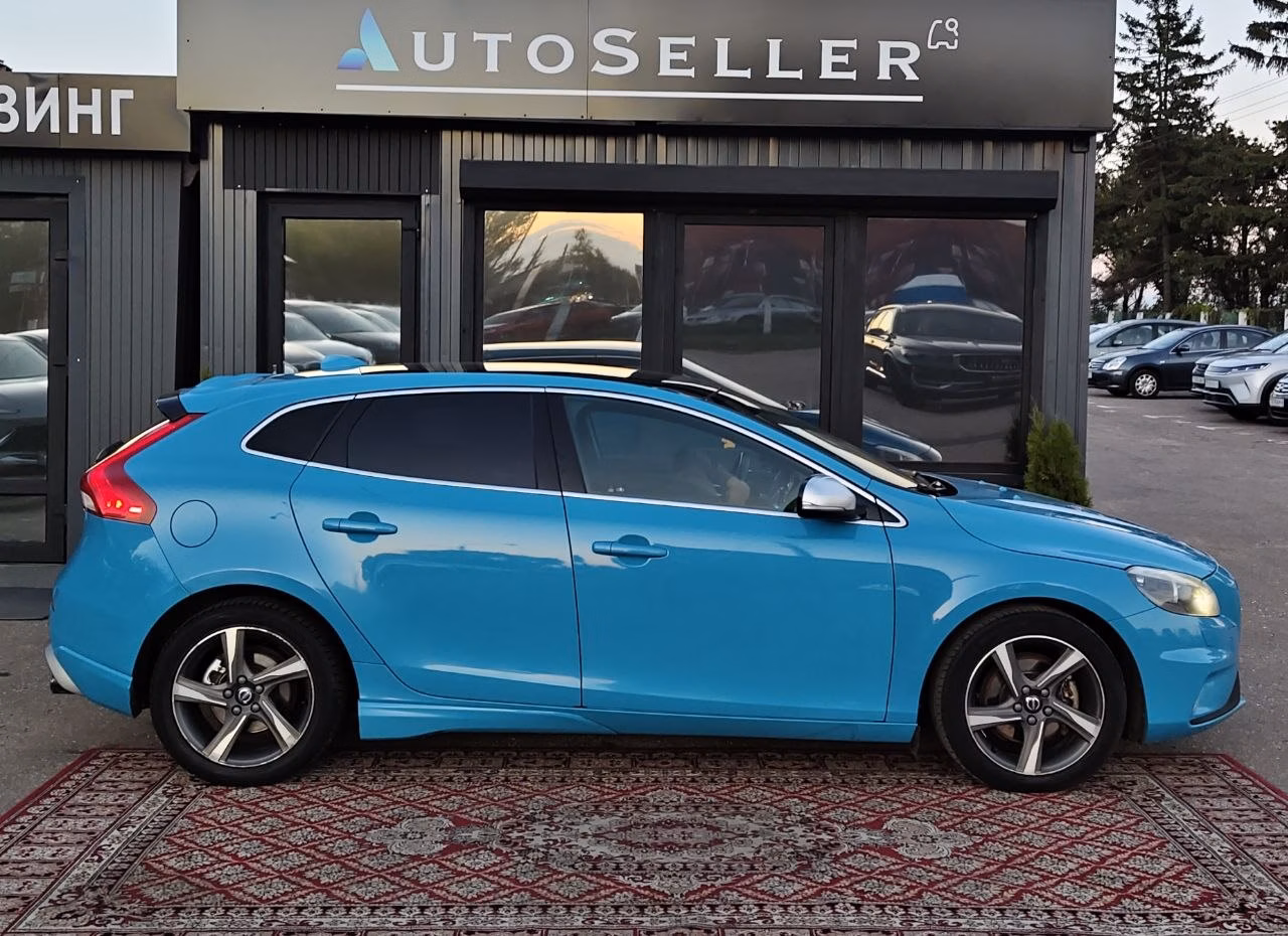 Volvo V40 фото 8