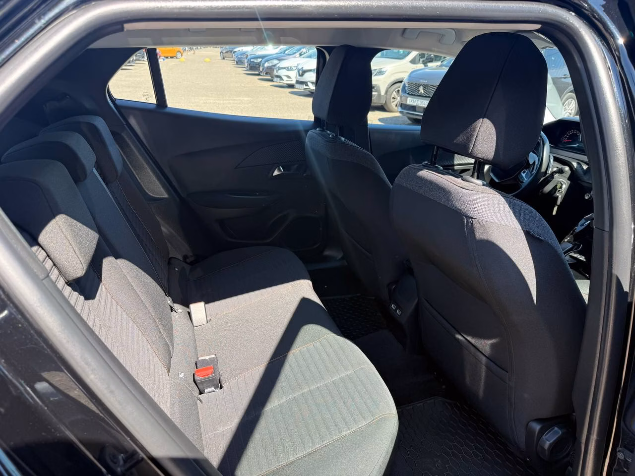 Peugeot 2008 фото 10