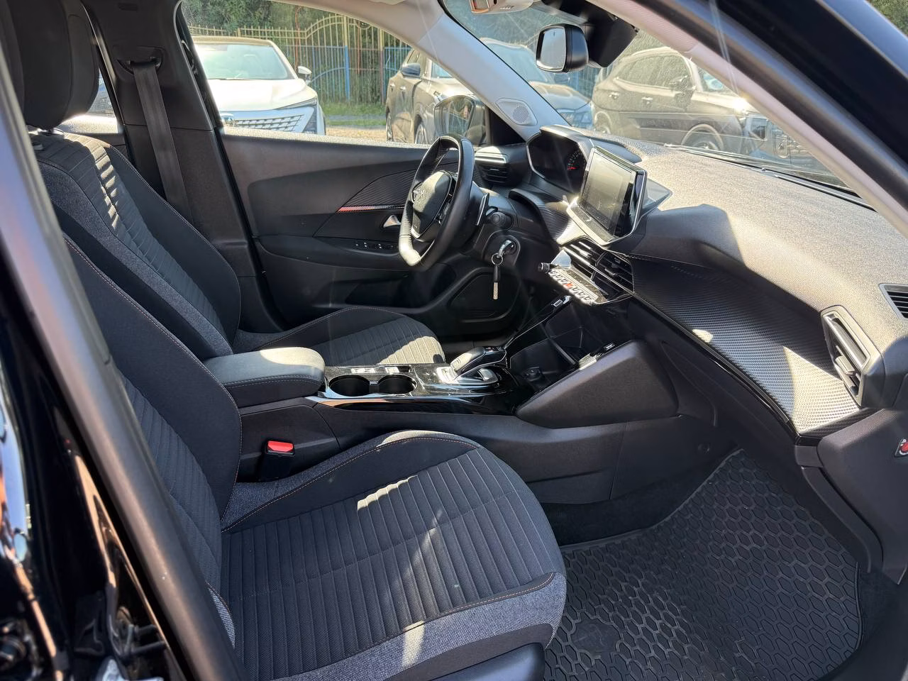 Peugeot 2008 фото 5