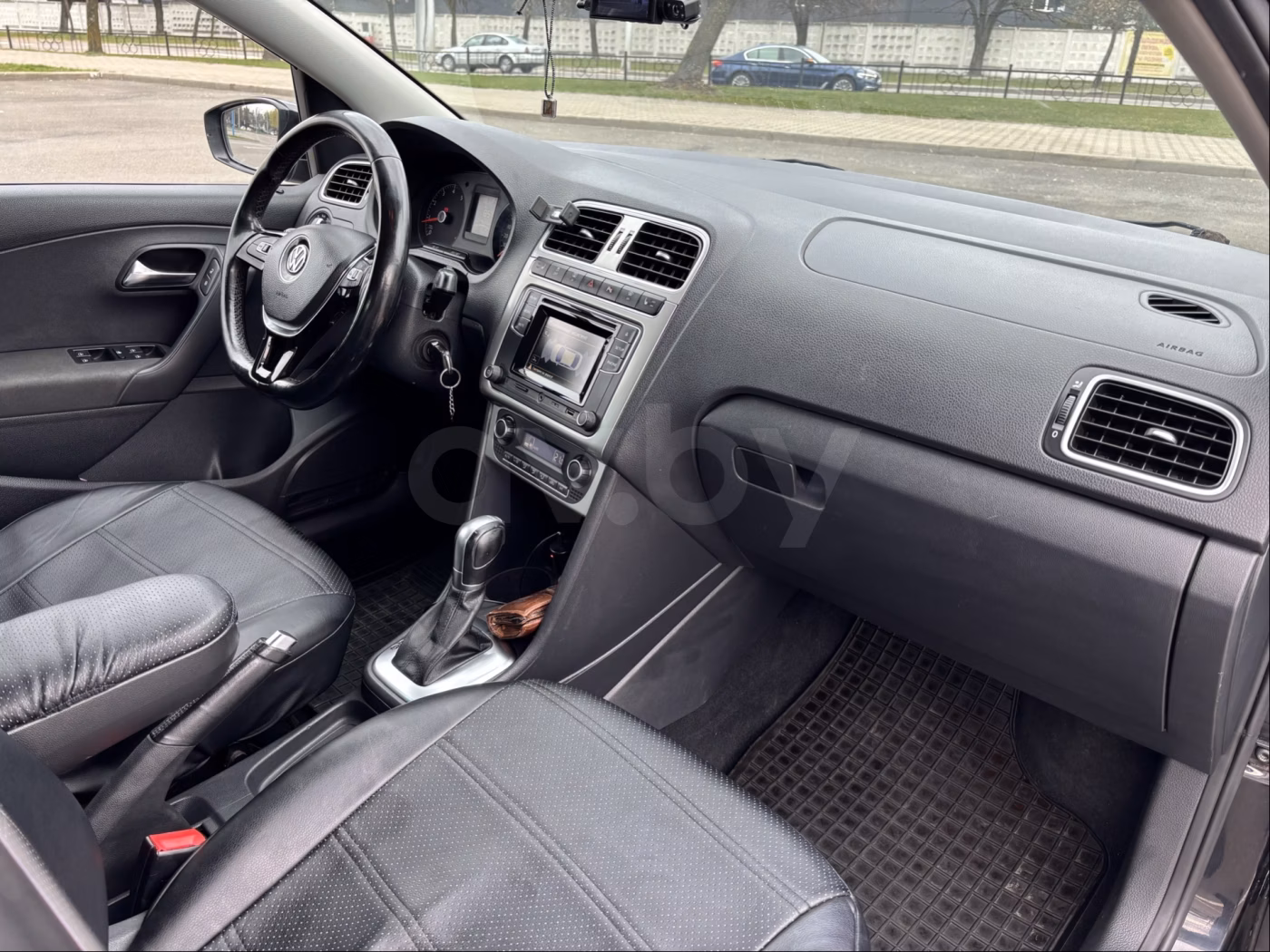 Volkswagen Polo Sedan фото 8