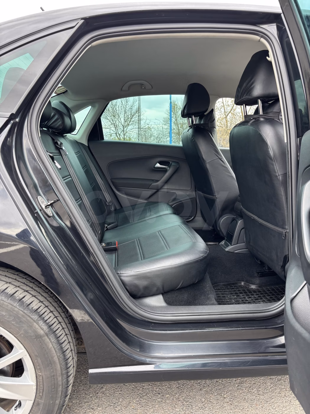 Volkswagen Polo Sedan фото 10