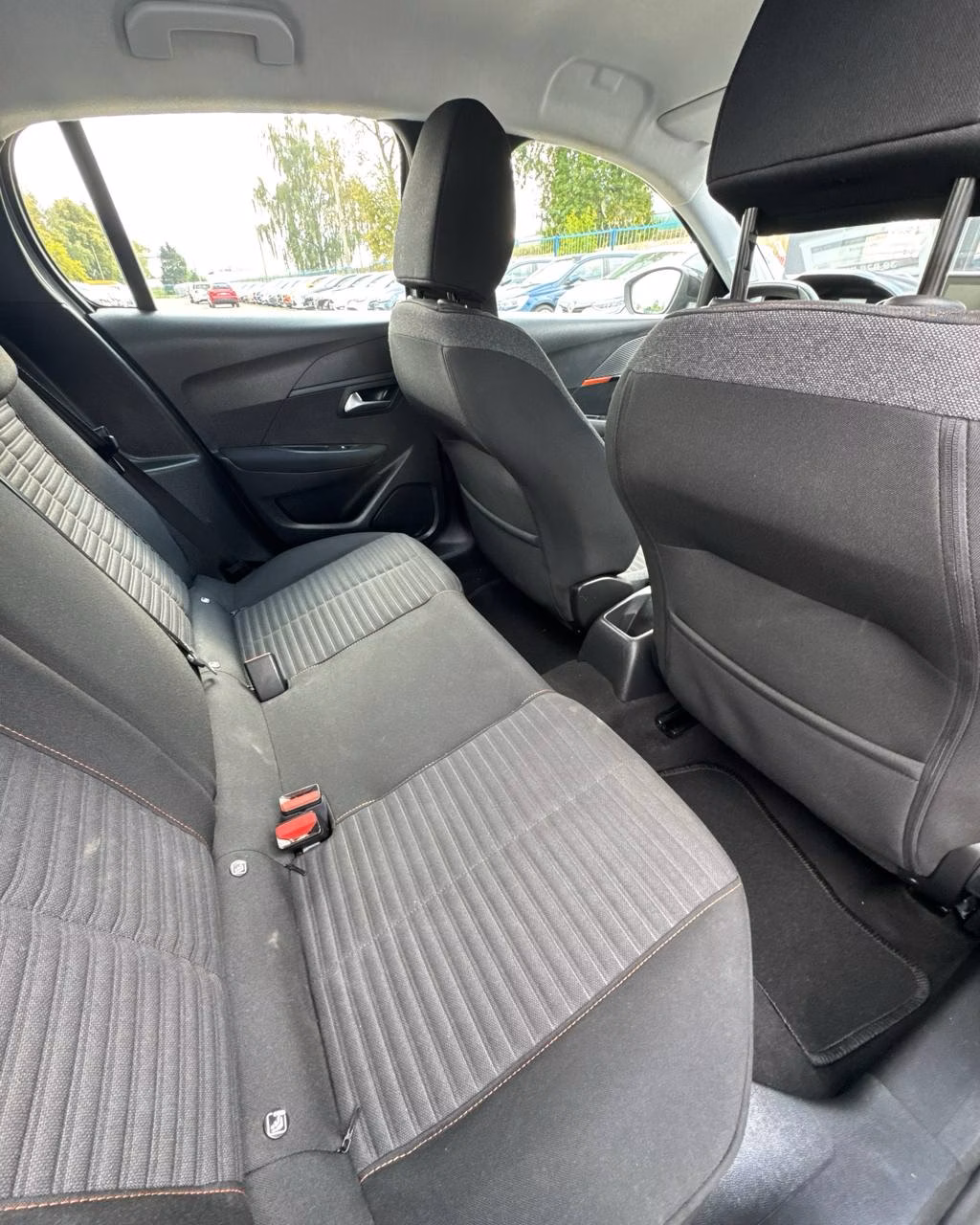 Peugeot 208 фото 11