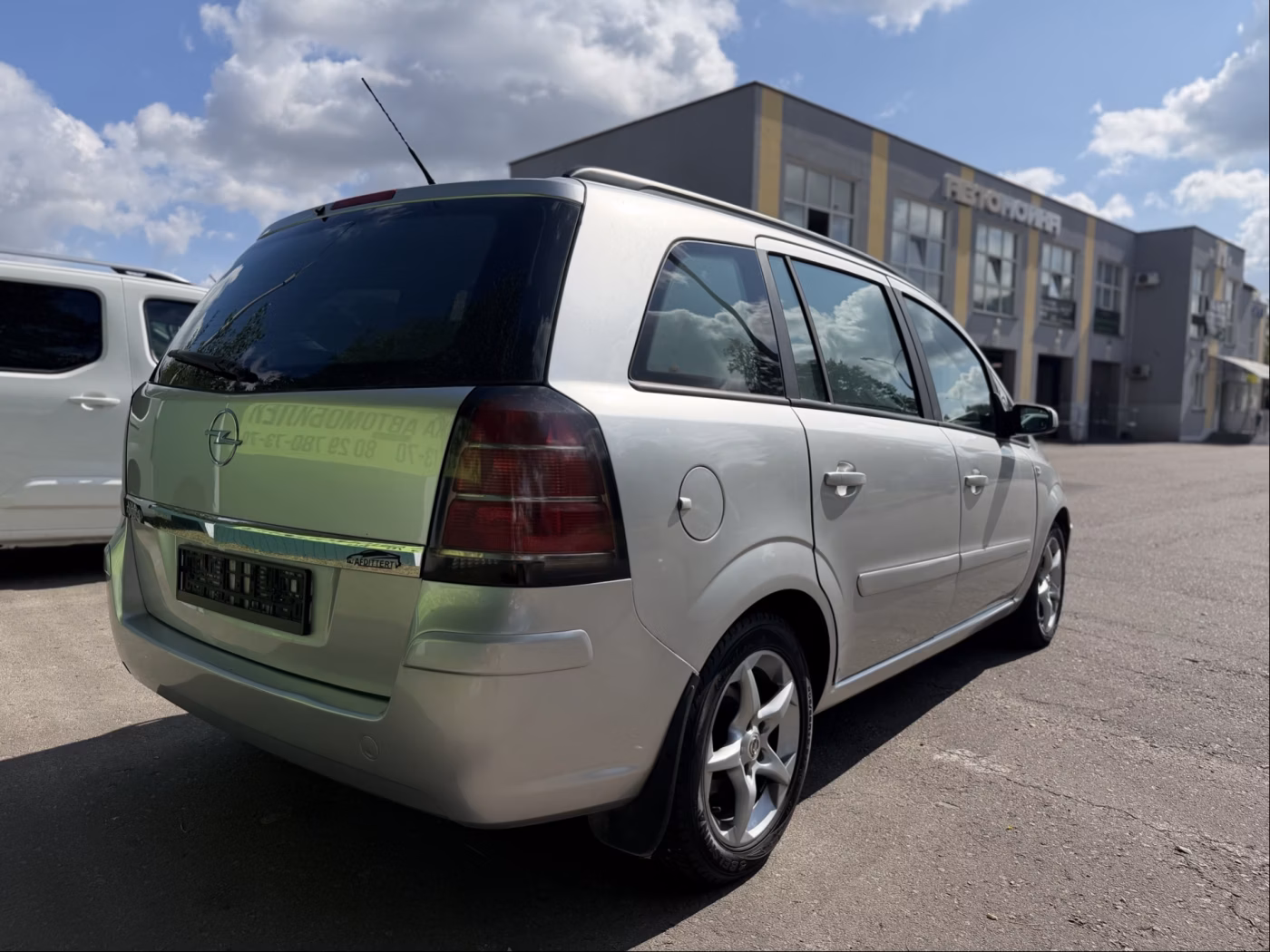 Opel Zafira фото 6