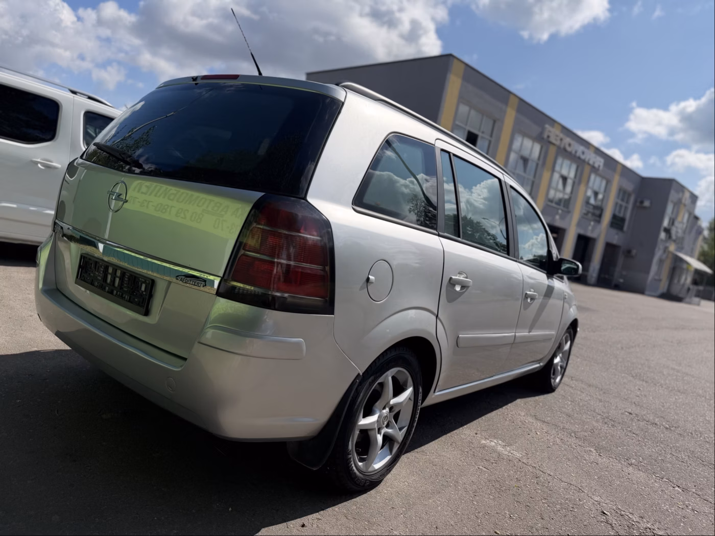 Opel Zafira фото 7