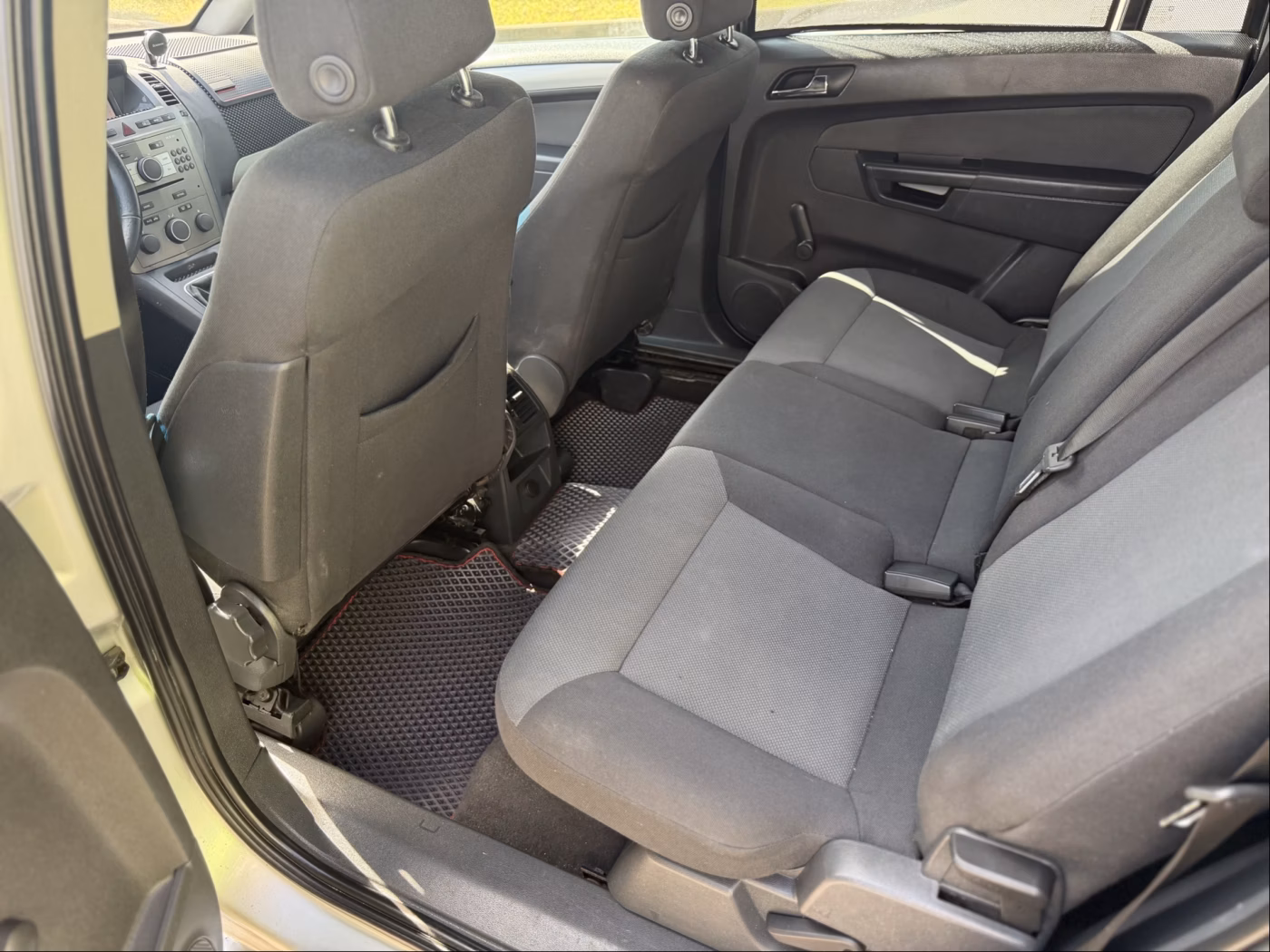 Opel Zafira фото 12