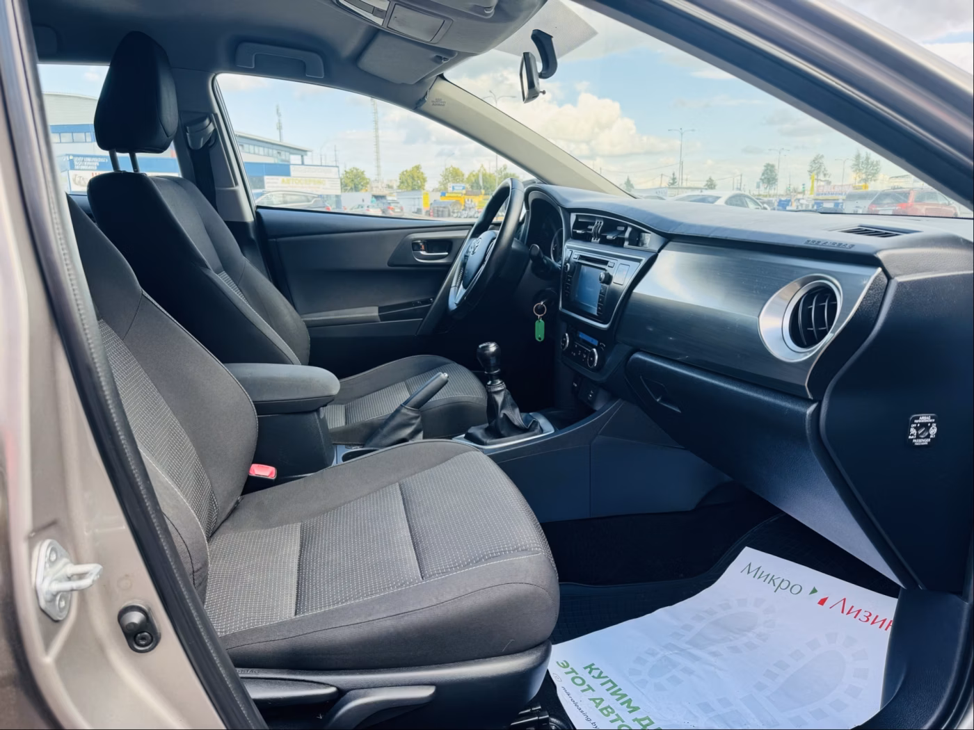Toyota Auris фото 8