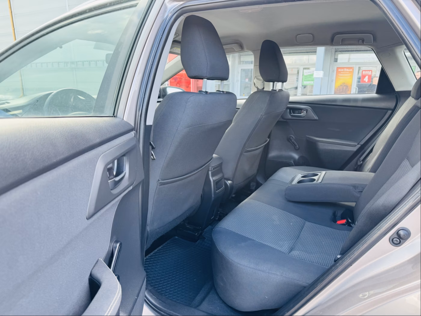 Toyota Auris фото 6